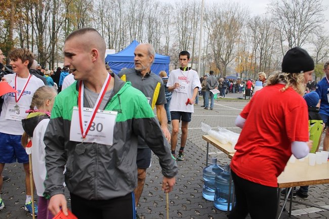 Sportowo-patriotyczna impreza - zdjęcia