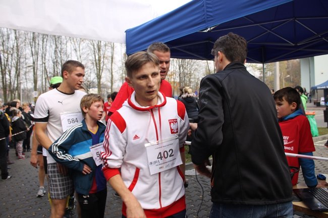 Sportowo-patriotyczna impreza - zdjęcia