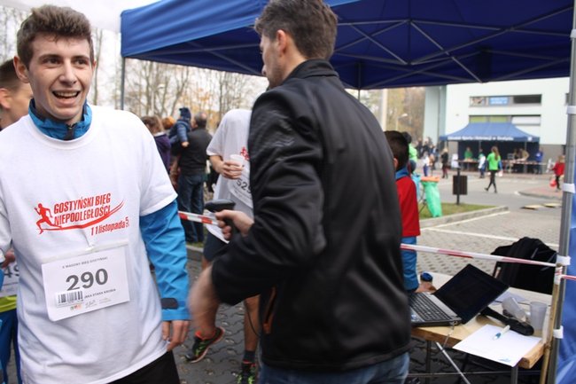 Sportowo-patriotyczna impreza - zdjęcia