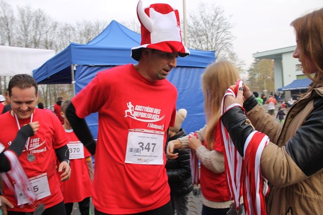 Sportowo-patriotyczna impreza - zdjęcia