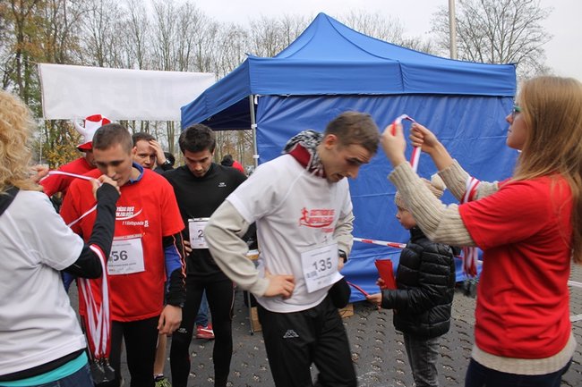 Sportowo-patriotyczna impreza - zdjęcia