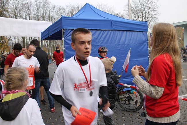 Sportowo-patriotyczna impreza - zdjęcia