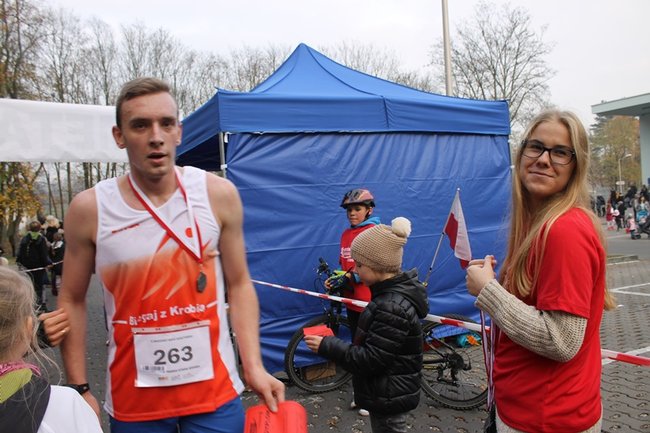 Sportowo-patriotyczna impreza - zdjęcia