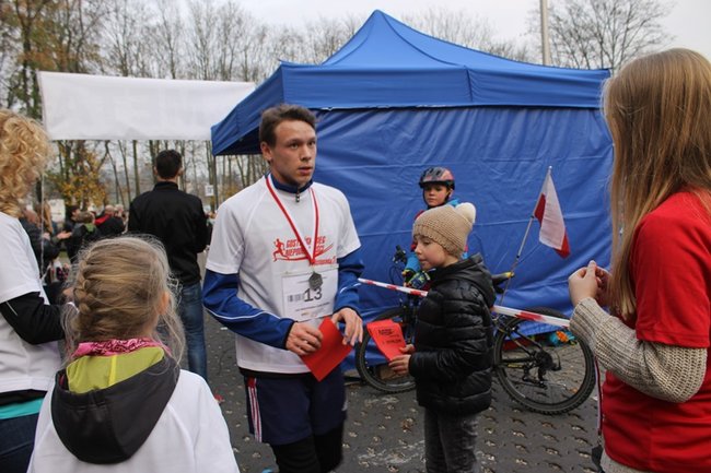 Sportowo-patriotyczna impreza - zdjęcia