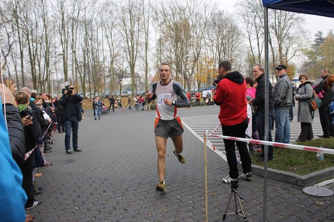 Sportowo-patriotyczna impreza - zdjęcia