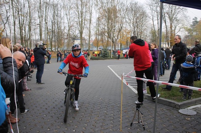 Sportowo-patriotyczna impreza - zdjęcia