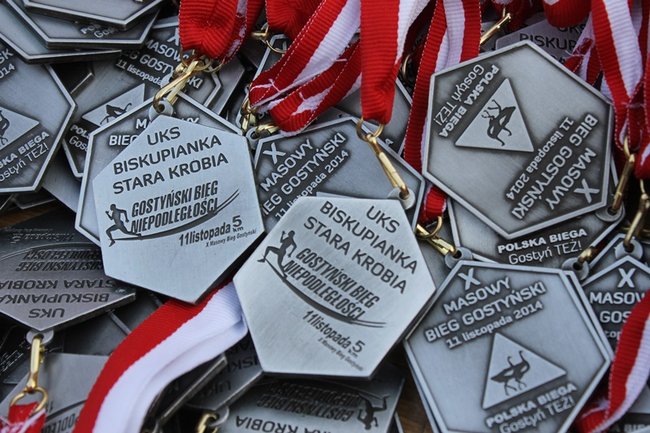 Sportowo-patriotyczna impreza - zdjęcia