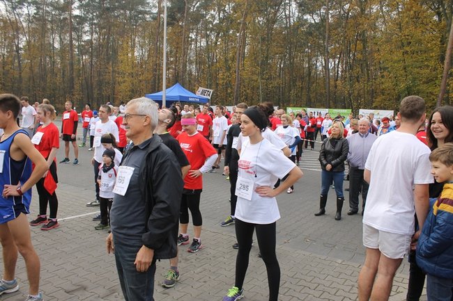 Sportowo-patriotyczna impreza - zdjęcia