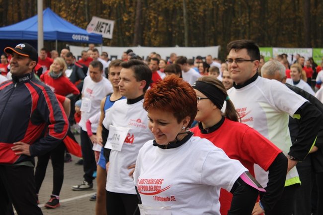 Sportowo-patriotyczna impreza - zdjęcia