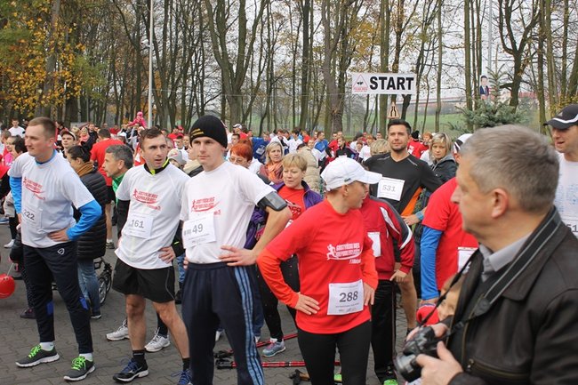 Sportowo-patriotyczna impreza - zdjęcia