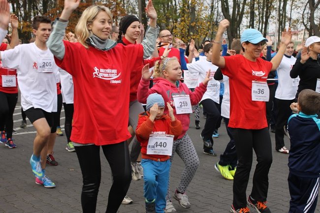 Sportowo-patriotyczna impreza - zdjęcia