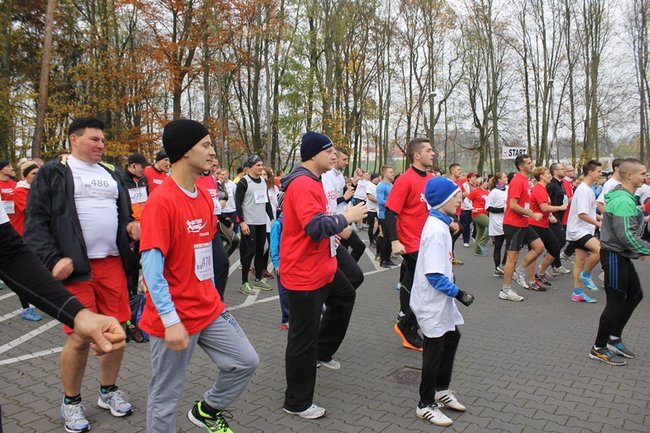 Sportowo-patriotyczna impreza - zdjęcia