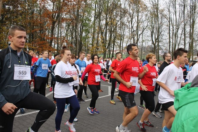 Sportowo-patriotyczna impreza - zdjęcia