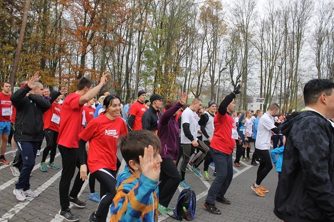 Sportowo-patriotyczna impreza - zdjęcia