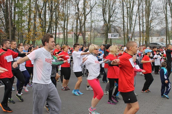 Sportowo-patriotyczna impreza - zdjęcia