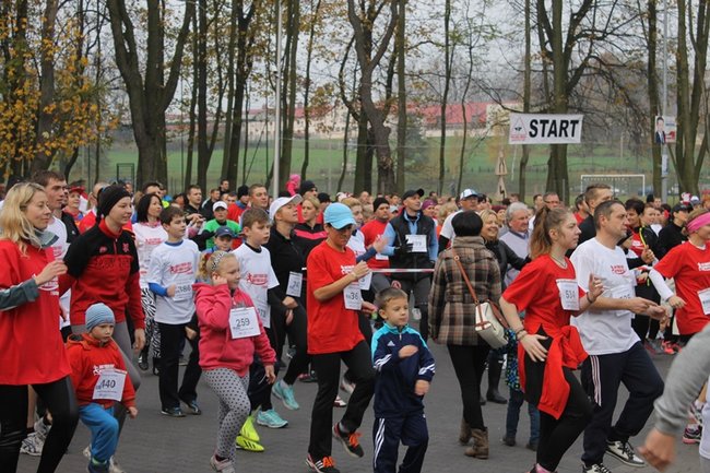 Sportowo-patriotyczna impreza - zdjęcia