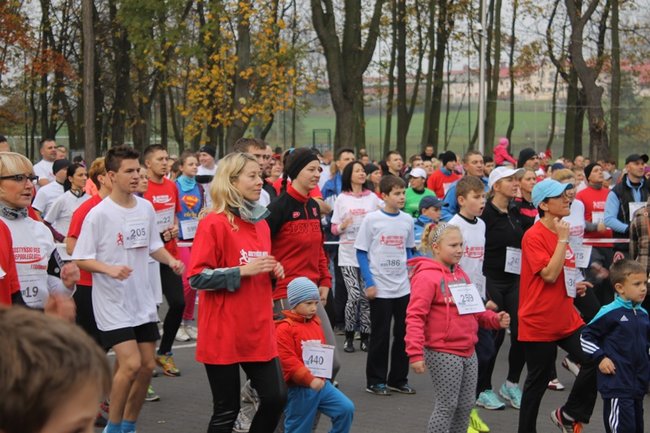 Sportowo-patriotyczna impreza - zdjęcia