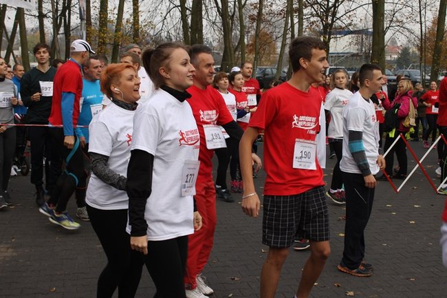 Sportowo-patriotyczna impreza - zdjęcia