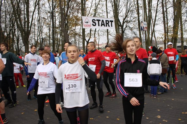 Sportowo-patriotyczna impreza - zdjęcia