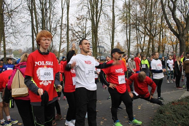 Sportowo-patriotyczna impreza - zdjęcia