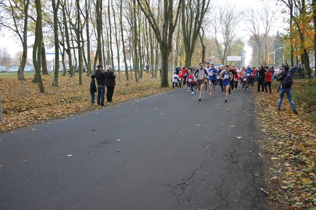 Sportowo-patriotyczna impreza - zdjęcia