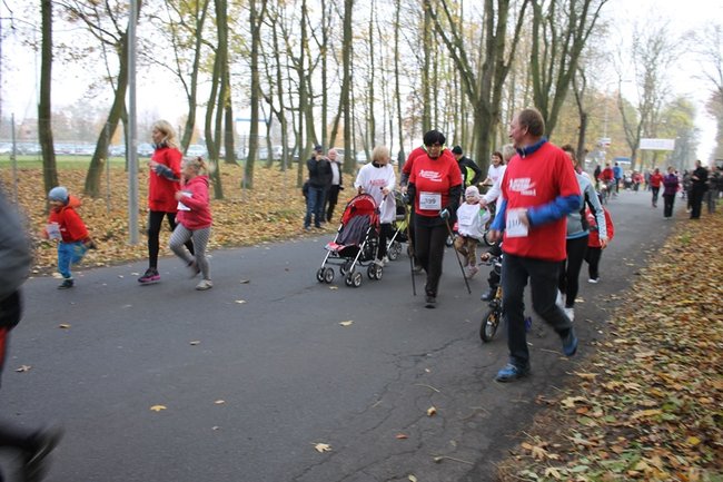 Sportowo-patriotyczna impreza - zdjęcia