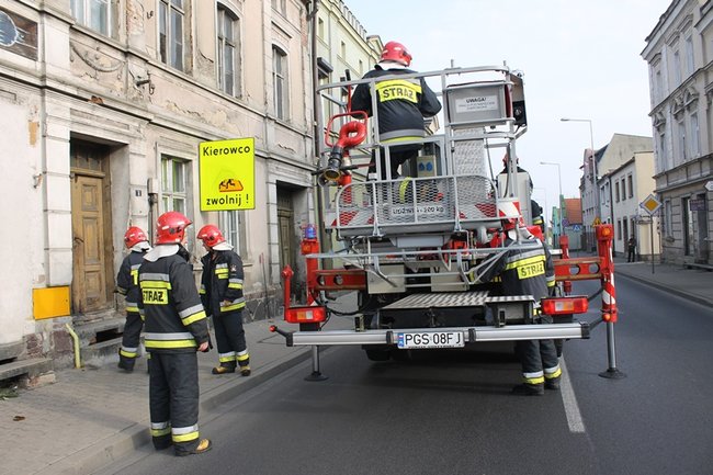 Dachówki sparaliżowały miasto - zdjęcia