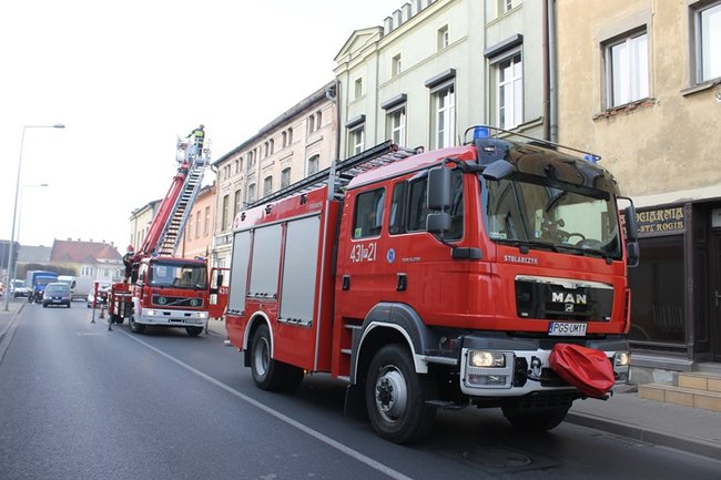 Dachówki sparaliżowały miasto - zdjęcia