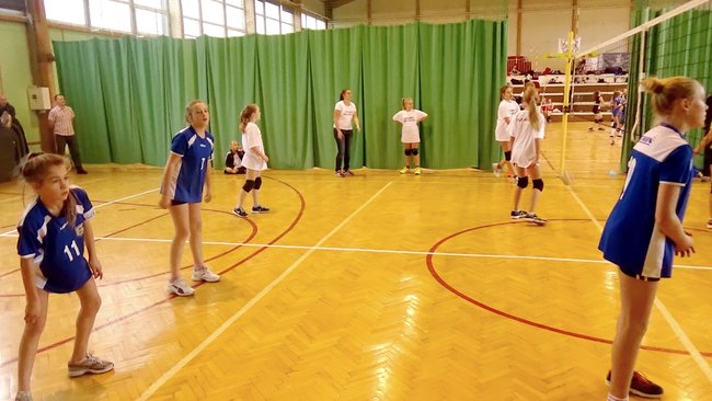 Słowa uznania dla młodych siatkarek