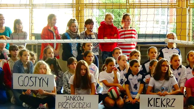 Słowa uznania dla młodych siatkarek