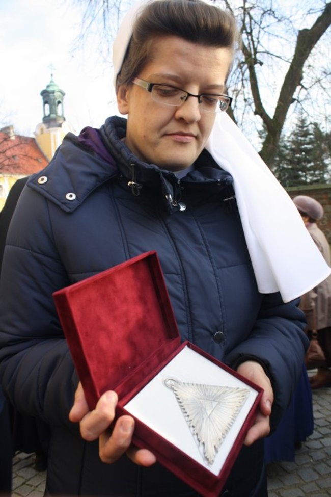 Biskup odsłonił tablicę - zdjęcia