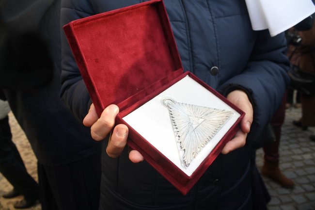 Biskup odsłonił tablicę - zdjęcia