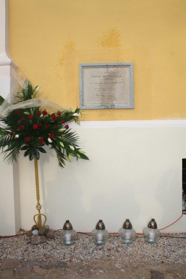 Biskup odsłonił tablicę - zdjęcia