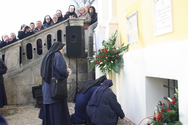Biskup odsłonił tablicę - zdjęcia