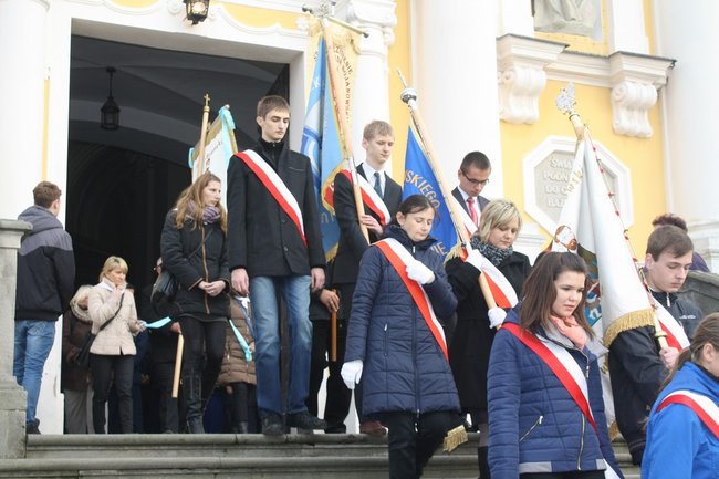 Biskup odsłonił tablicę - zdjęcia