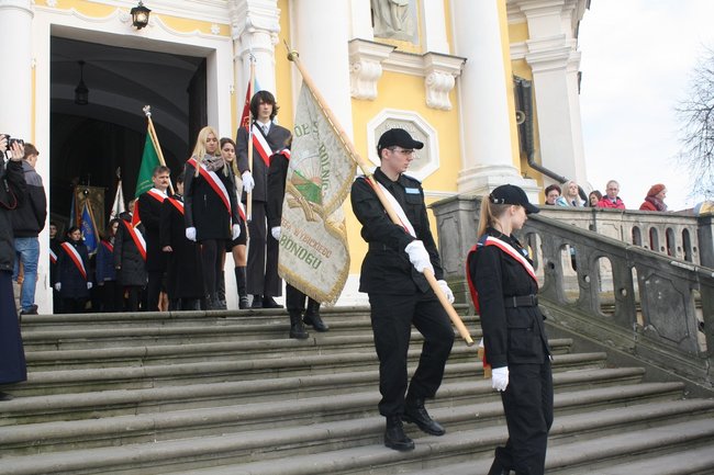 Biskup odsłonił tablicę - zdjęcia