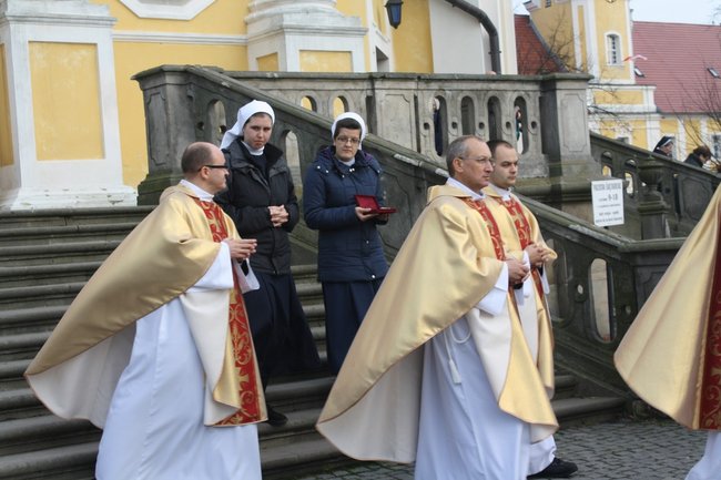 Biskup odsłonił tablicę - zdjęcia