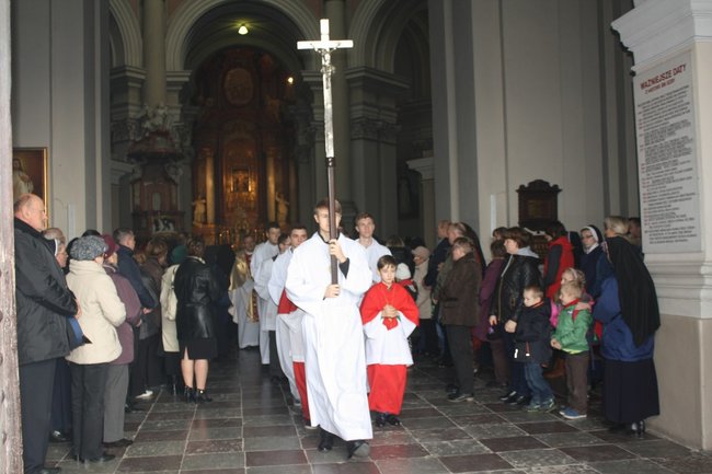 Biskup odsłonił tablicę - zdjęcia