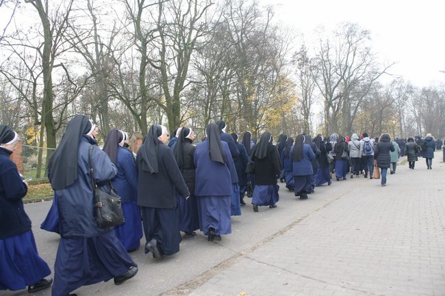 Biskup odsłonił tablicę - zdjęcia