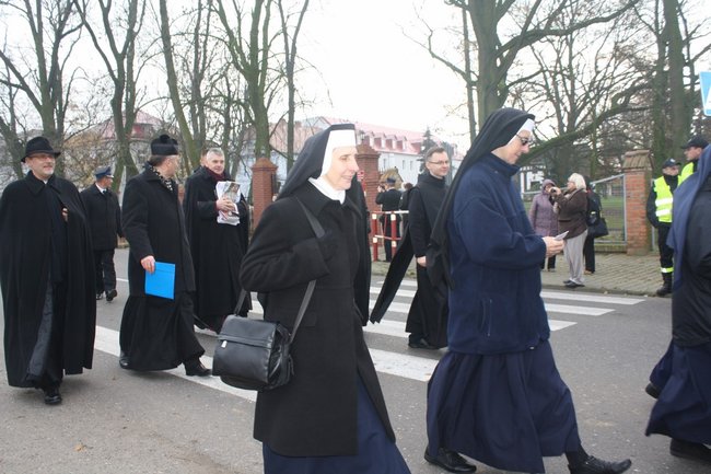 Biskup odsłonił tablicę - zdjęcia