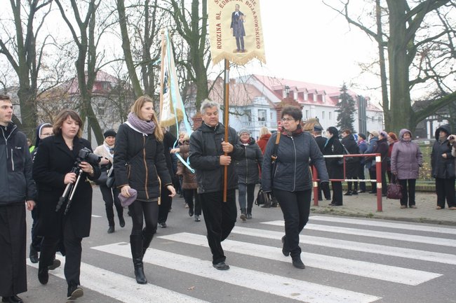 Biskup odsłonił tablicę - zdjęcia
