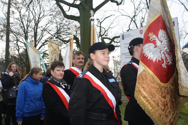 Biskup odsłonił tablicę - zdjęcia