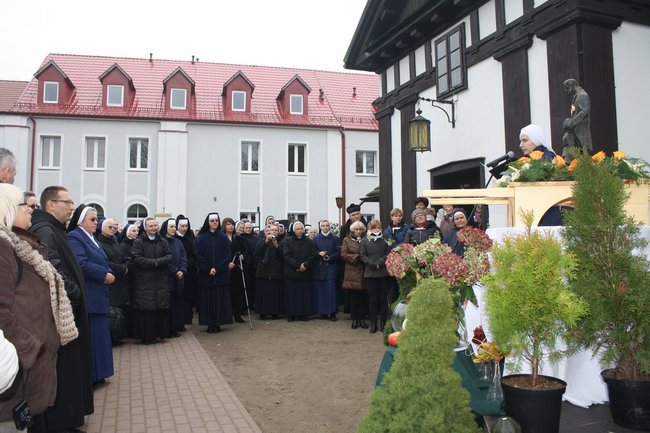 Biskup odsłonił tablicę - zdjęcia