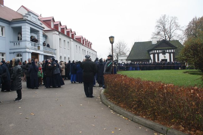 Biskup odsłonił tablicę - zdjęcia