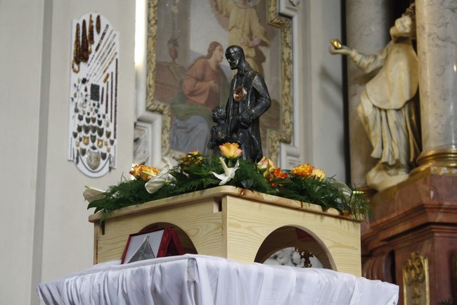 Biskup odsłonił tablicę - zdjęcia