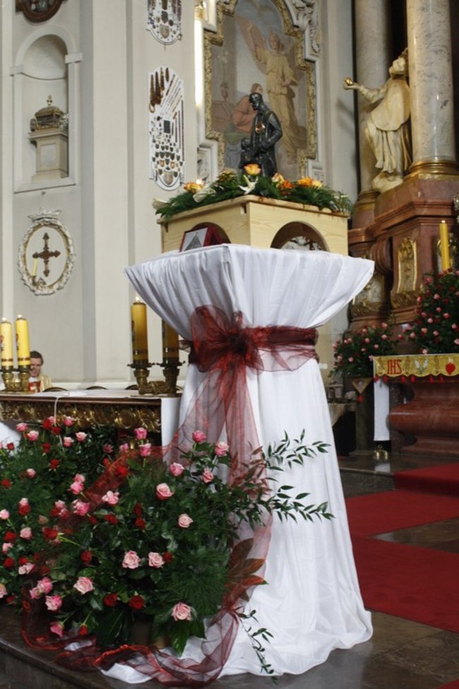 Biskup odsłonił tablicę - zdjęcia