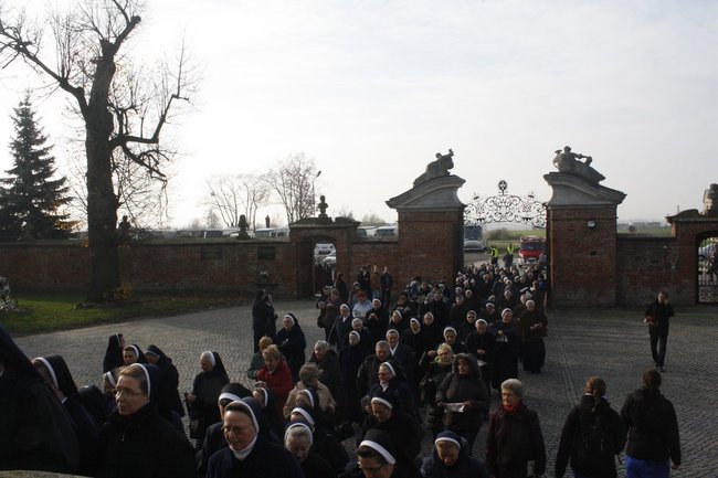 Biskup odsłonił tablicę - zdjęcia