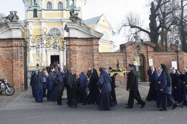 Biskup odsłonił tablicę - zdjęcia