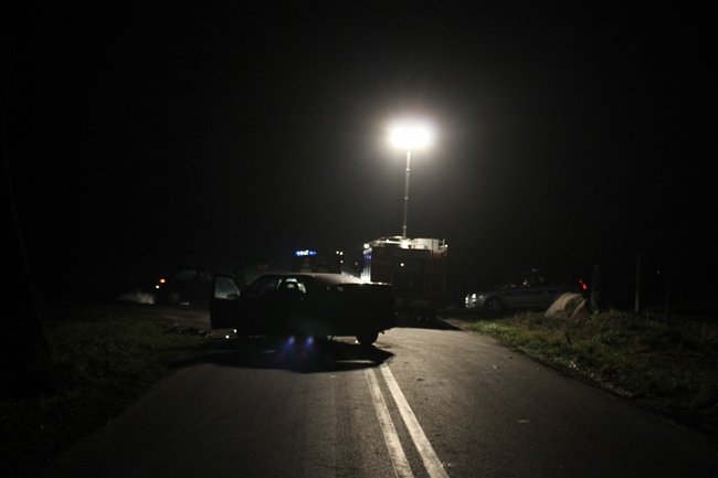 Trzy osoby ranne w wypadku - zdjęcia