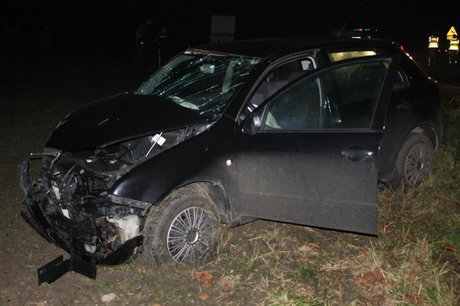 Trzy osoby ranne w wypadku - zdjęcia